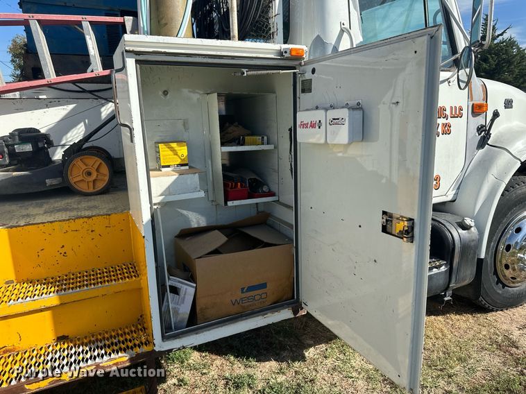 image for item DM2629 2001 International 4700  bucket truck