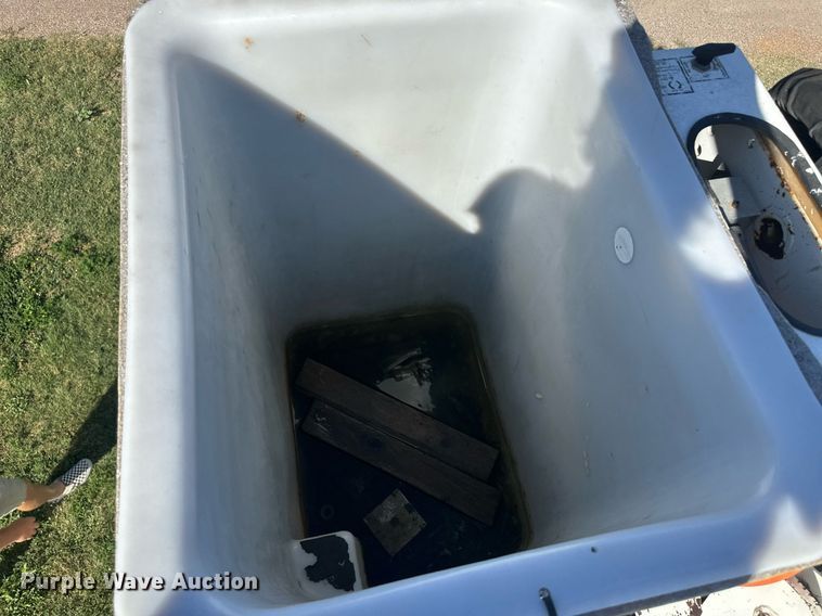 image for item DM2629 2001 International 4700  bucket truck