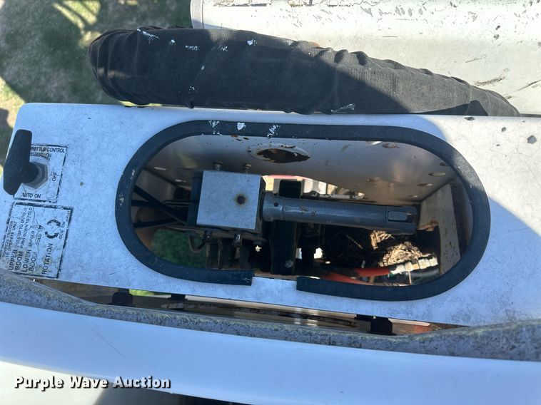 image for item DM2629 2001 International 4700  bucket truck