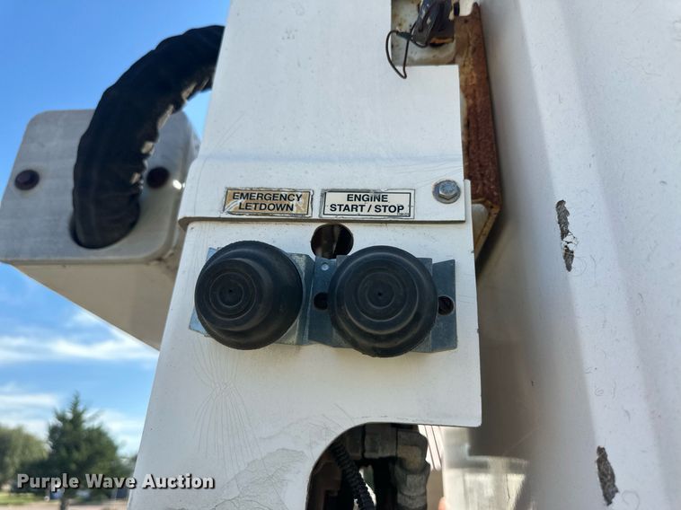 image for item DM2629 2001 International 4700  bucket truck