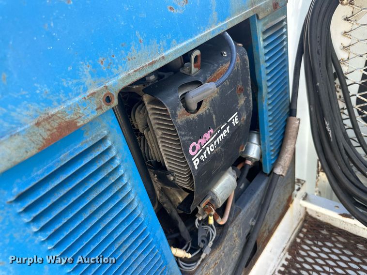 image for item DM2629 2001 International 4700  bucket truck