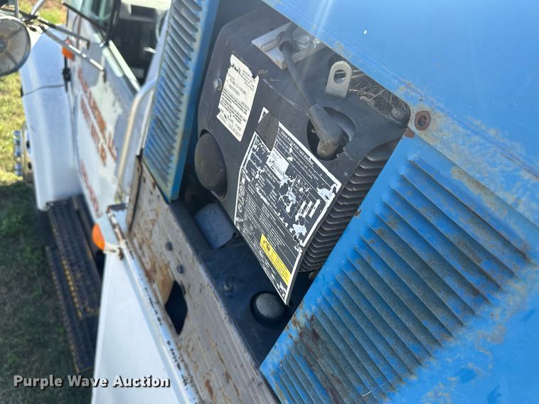 image for item DM2629 2001 International 4700  bucket truck