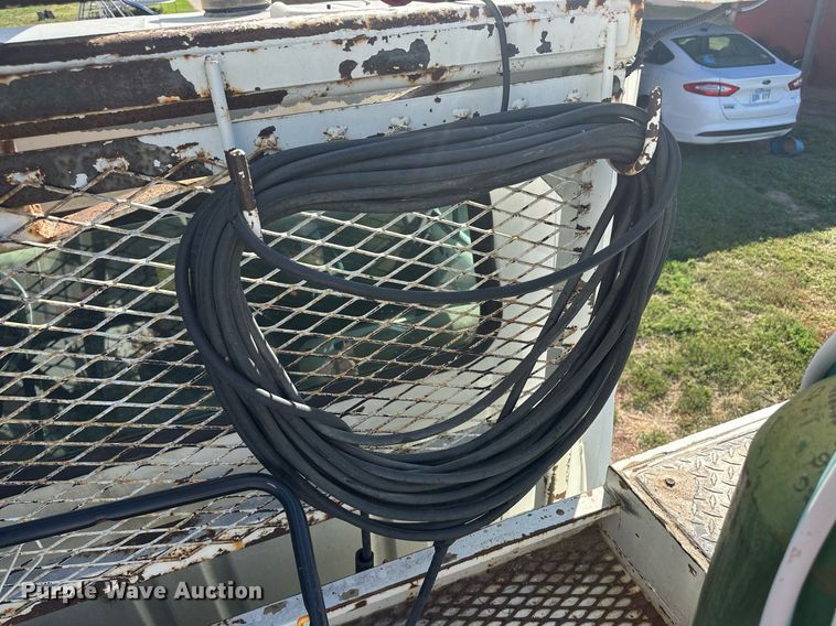 image for item DM2629 2001 International 4700  bucket truck