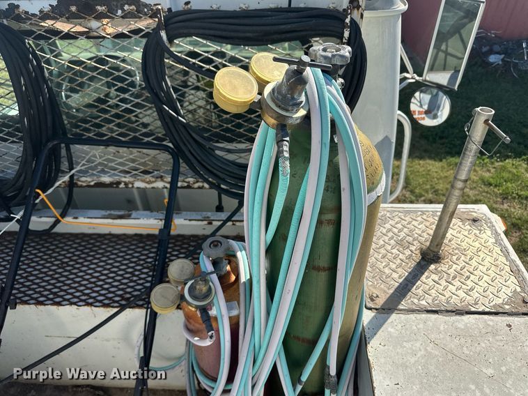 image for item DM2629 2001 International 4700  bucket truck