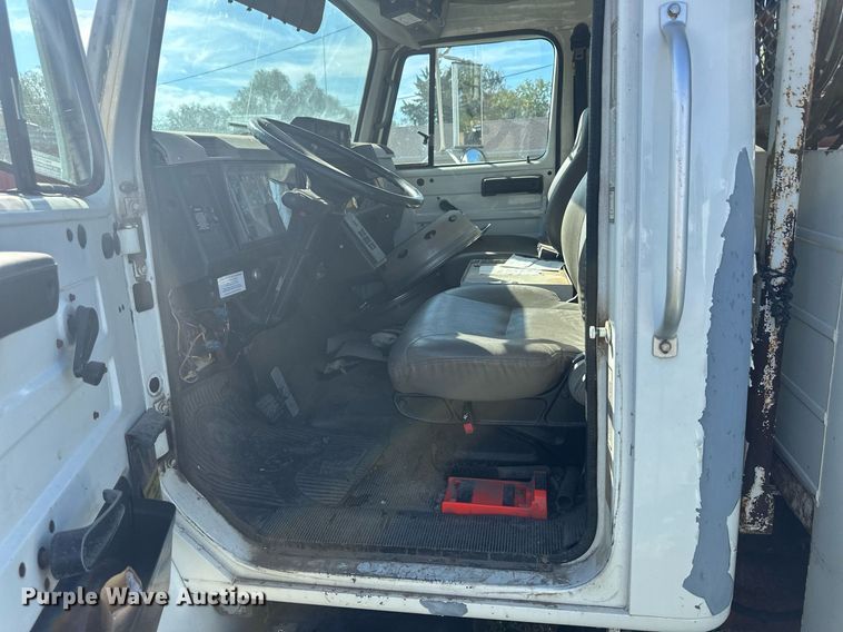 image for item DM2629 2001 International 4700  bucket truck