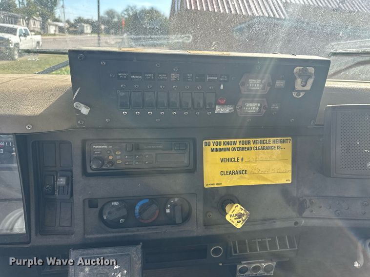 image for item DM2629 2001 International 4700  bucket truck