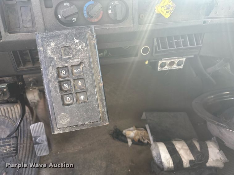 image for item DM2629 2001 International 4700  bucket truck