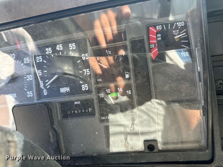 image for item DM2629 2001 International 4700  bucket truck