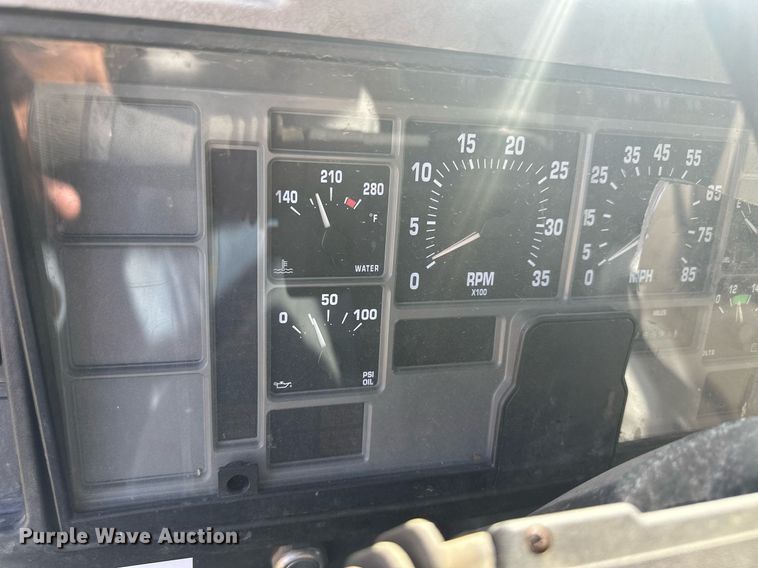 image for item DM2629 2001 International 4700  bucket truck