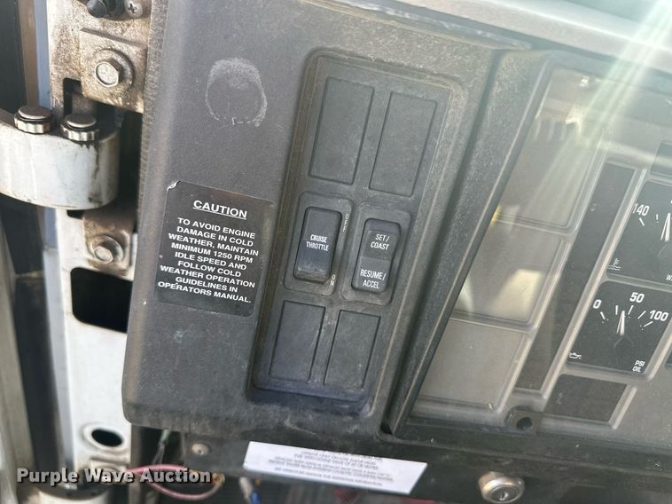 image for item DM2629 2001 International 4700  bucket truck