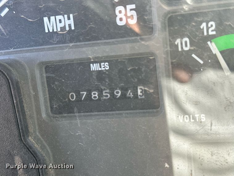 image for item DM2629 2001 International 4700  bucket truck