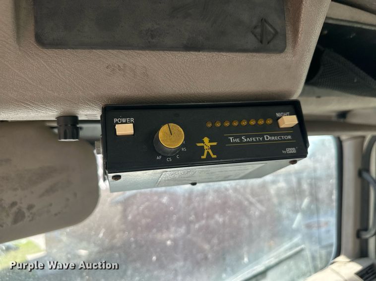 image for item DM2629 2001 International 4700  bucket truck