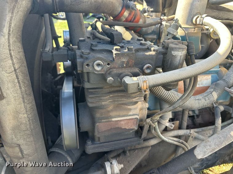 image for item DM2629 2001 International 4700  bucket truck