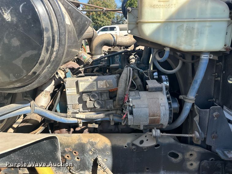 image for item DM2629 2001 International 4700  bucket truck