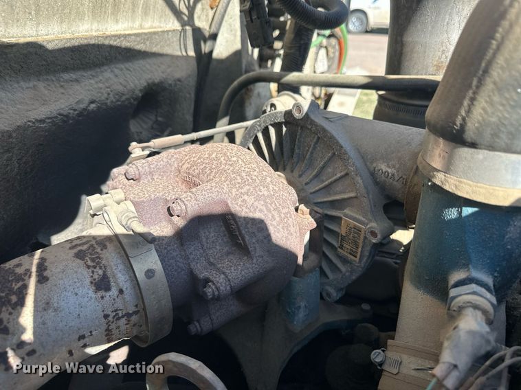 image for item DM2629 2001 International 4700  bucket truck