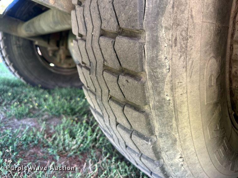 image for item DM2629 2001 International 4700  bucket truck