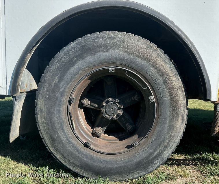 image for item DM2629 2001 International 4700  bucket truck