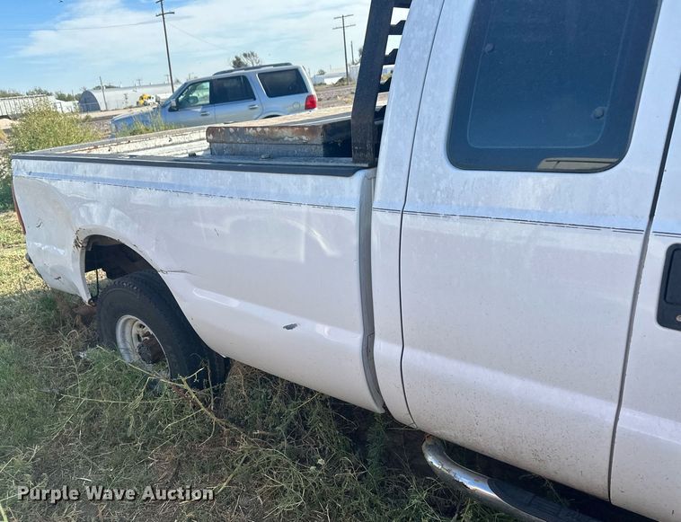 image for item DM2630 2001 Ford F250 Super Duty  SuperCab pickup truck