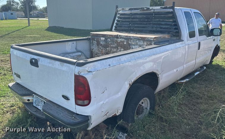 image for item DM2630 2001 Ford F250 Super Duty  SuperCab pickup truck