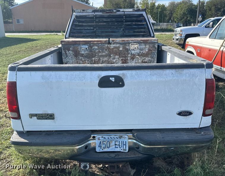 image for item DM2630 2001 Ford F250 Super Duty  SuperCab pickup truck