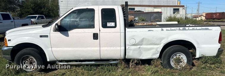 image for item DM2630 2001 Ford F250 Super Duty  SuperCab pickup truck