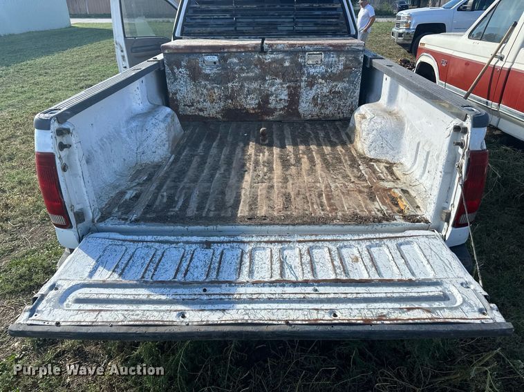 image for item DM2630 2001 Ford F250 Super Duty  SuperCab pickup truck