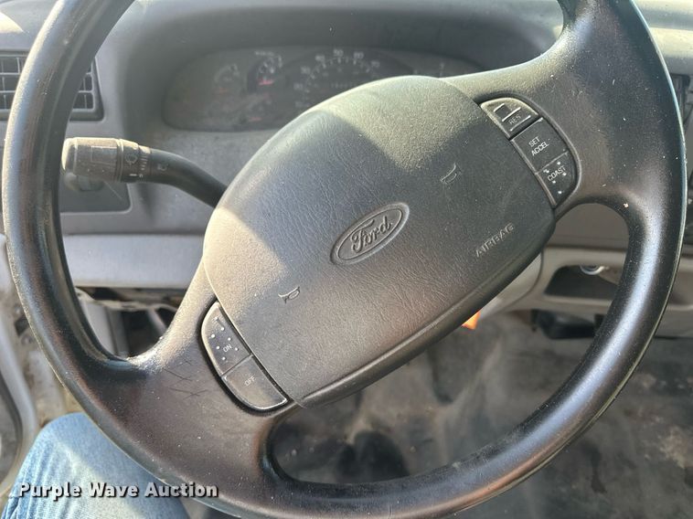 image for item DM2630 2001 Ford F250 Super Duty  SuperCab pickup truck