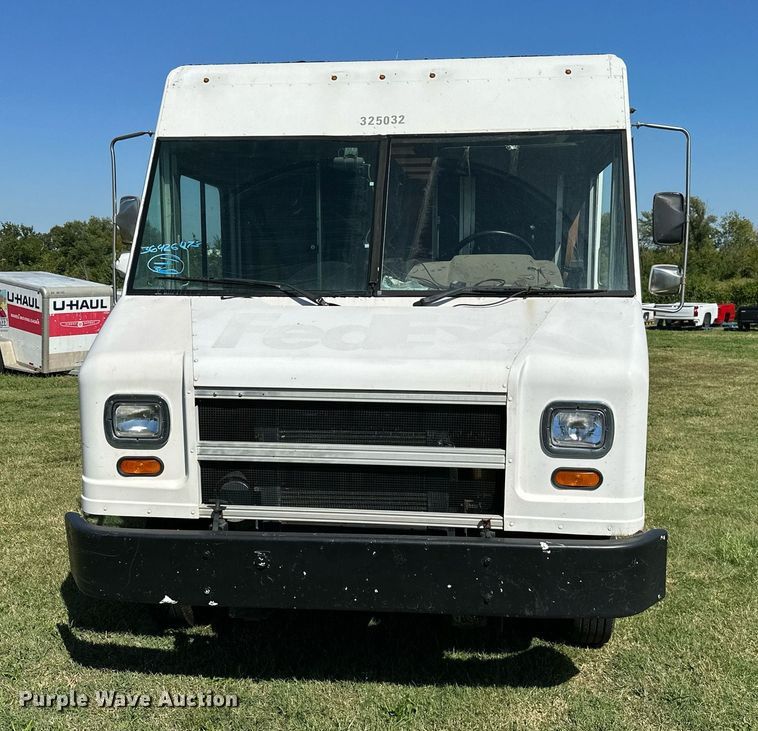 image for item DM6498 1997 Freightliner MT45  delivery truck