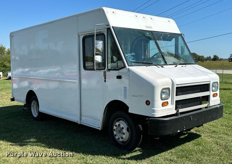 image for item DM6498 1997 Freightliner MT45  delivery truck