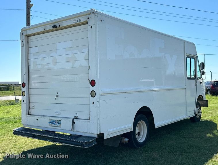 image for item DM6498 1997 Freightliner MT45  delivery truck