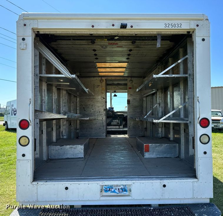 image for item DM6498 1997 Freightliner MT45  delivery truck