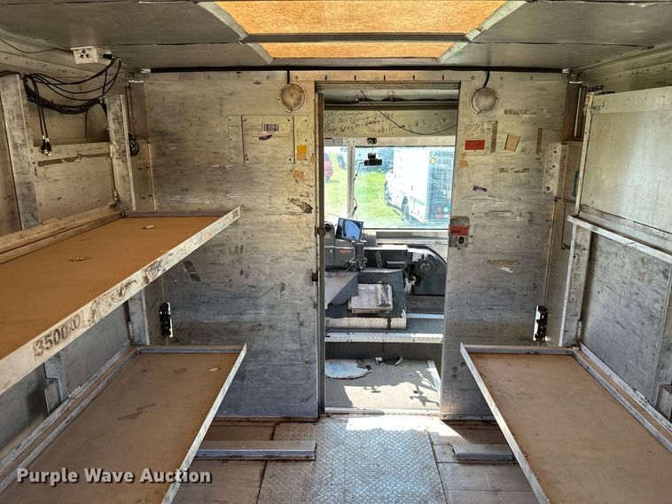 image for item DM6498 1997 Freightliner MT45  delivery truck