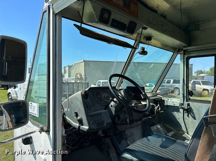 image for item DM6498 1997 Freightliner MT45  delivery truck