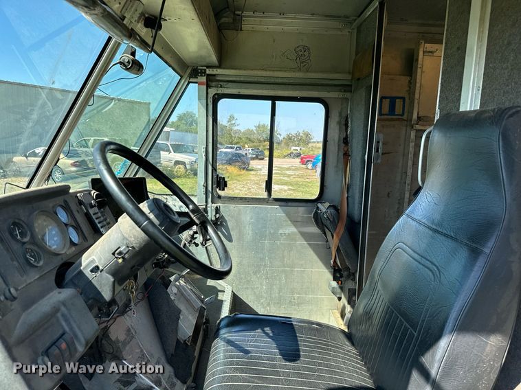 image for item DM6498 1997 Freightliner MT45  delivery truck