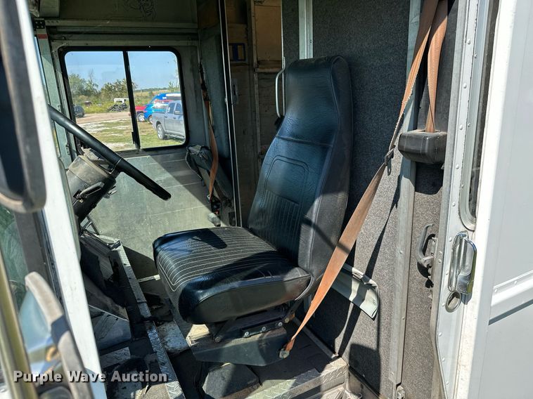 image for item DM6498 1997 Freightliner MT45  delivery truck