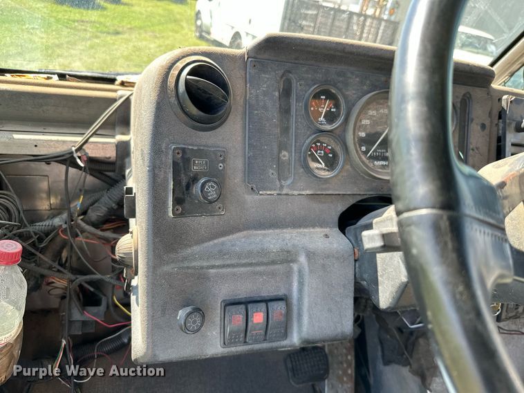 image for item DM6498 1997 Freightliner MT45  delivery truck