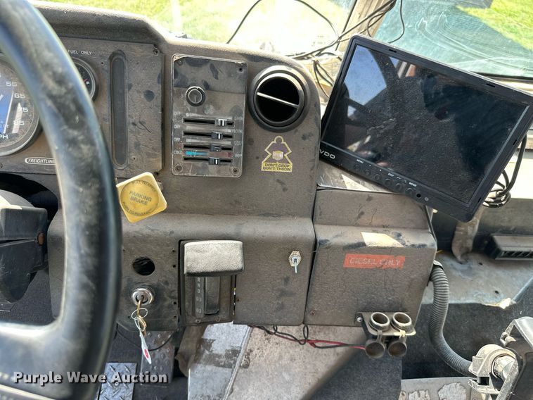 image for item DM6498 1997 Freightliner MT45  delivery truck