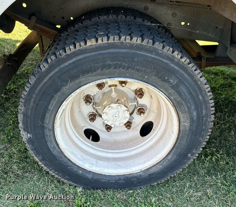 image for item DM6498 1997 Freightliner MT45  delivery truck