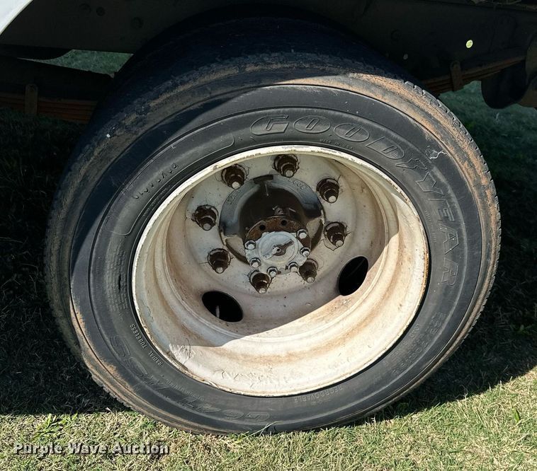 image for item DM6498 1997 Freightliner MT45  delivery truck