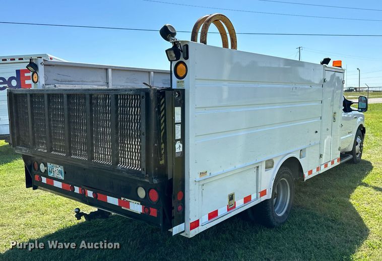 image for item DM6499 2005 Ford F350 Super Duty XL  utility bed pickup truck