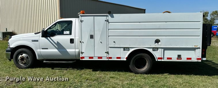 image for item DM6499 2005 Ford F350 Super Duty XL  utility bed pickup truck