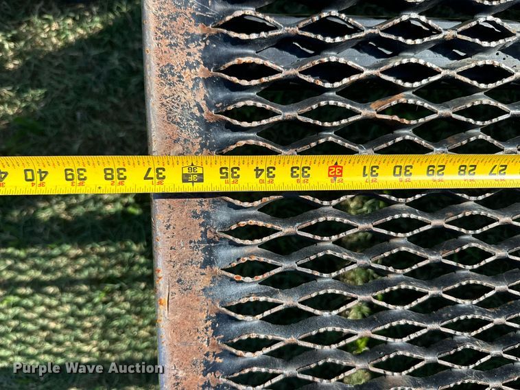 image for item DM6499 2005 Ford F350 Super Duty XL  utility bed pickup truck