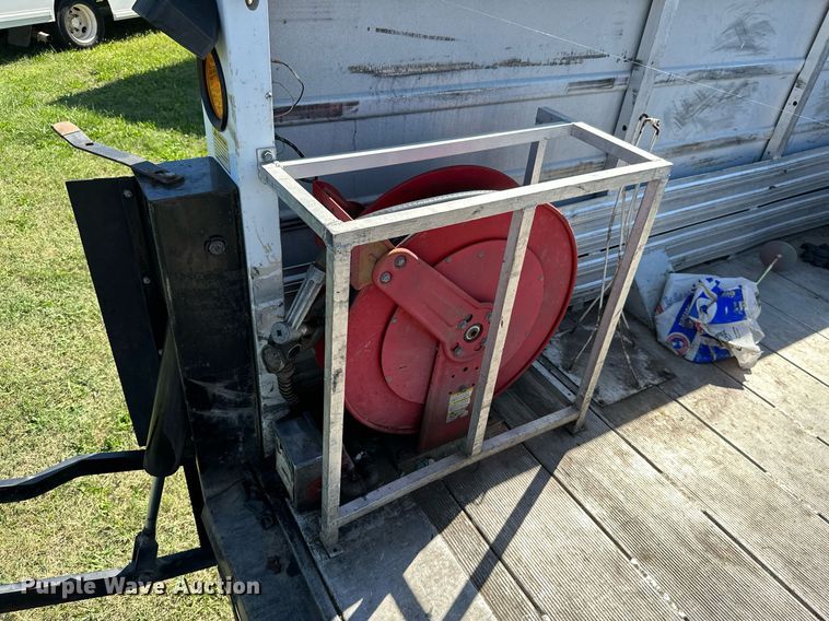 image for item DM6499 2005 Ford F350 Super Duty XL  utility bed pickup truck