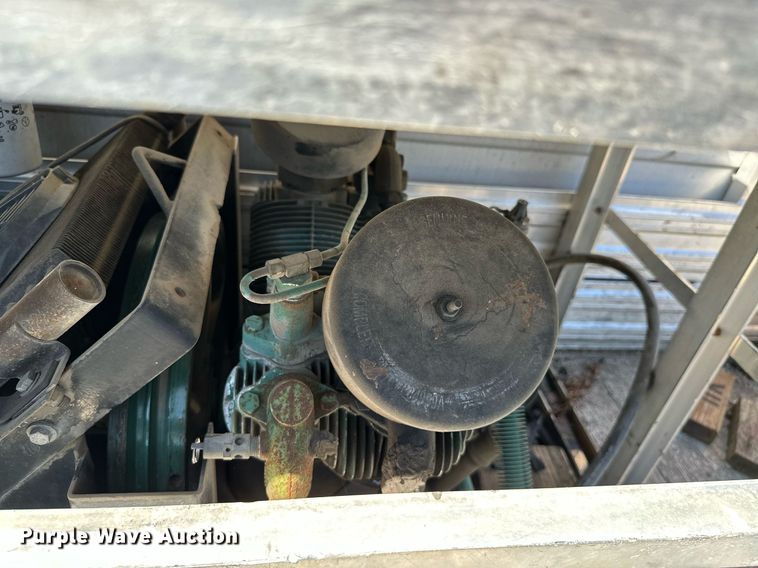 image for item DM6499 2005 Ford F350 Super Duty XL  utility bed pickup truck