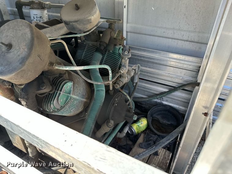 image for item DM6499 2005 Ford F350 Super Duty XL  utility bed pickup truck