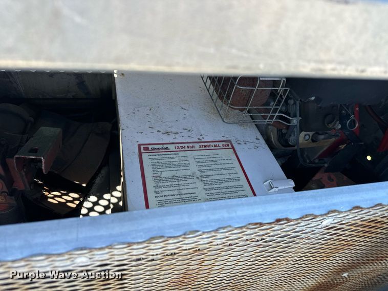 image for item DM6499 2005 Ford F350 Super Duty XL  utility bed pickup truck