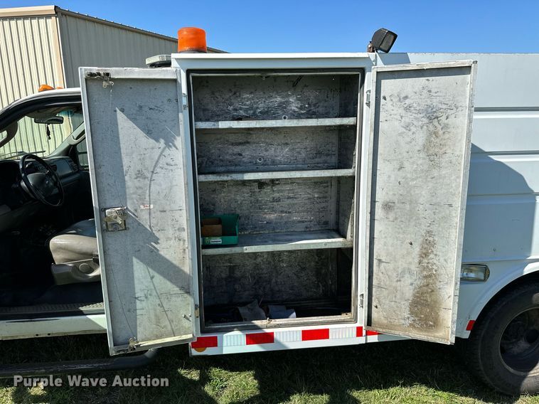 image for item DM6499 2005 Ford F350 Super Duty XL  utility bed pickup truck