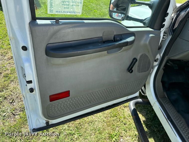 image for item DM6499 2005 Ford F350 Super Duty XL  utility bed pickup truck