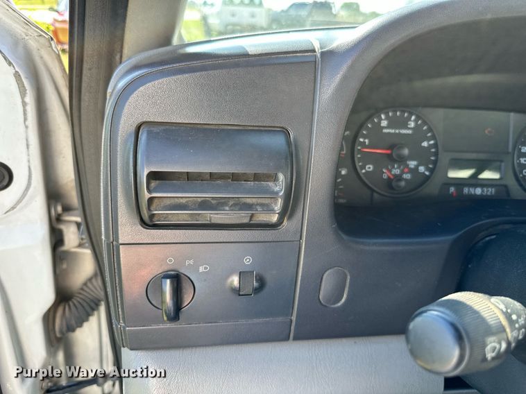 image for item DM6499 2005 Ford F350 Super Duty XL  utility bed pickup truck