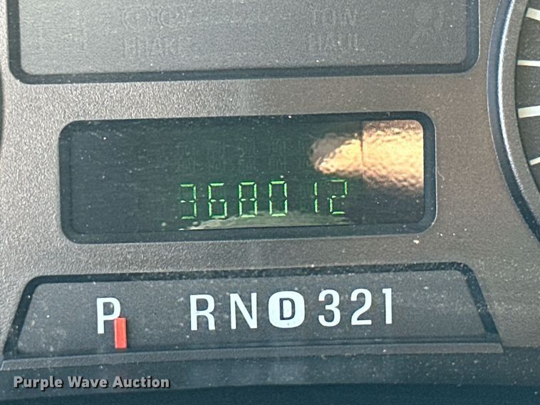 image for item DM6499 2005 Ford F350 Super Duty XL  utility bed pickup truck